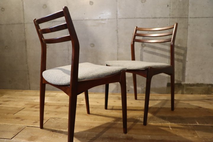 デンマーク製のVestervig  Eriksen(ヴェスタヴィグ・エリクセン)デザインのダイニングチェアー2脚セットです。北欧家具らしいシンプルなフォルムのヴィンテージ木製椅子です♪  - kokoelma　-ココエルマ- 