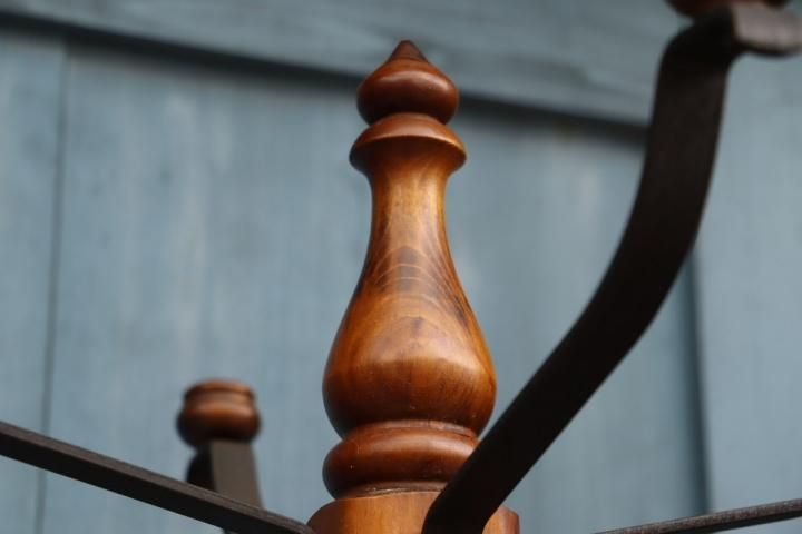 Karimoku(カリモク家具)のCOLONIAL(コロニアル)シリーズのポール Karimoku(カリモク家具)のCOLONIAL(コロニアル)シリーズのポール