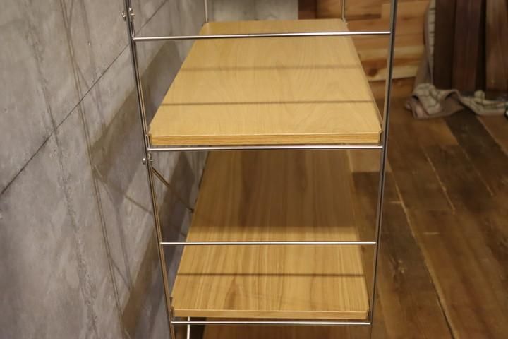 無印良品(MUJI)の人気のオーク材×ステンレス ユニットシェルフです。スッキリとしたデザインはリビングはもちろん、寝室・キッチンなどに も♪インダストリアルモダンなインテリアに！ - kokoelma -ココエルマ- 雑貨・中古家具・北欧家具・アンティーク家具の通販 
