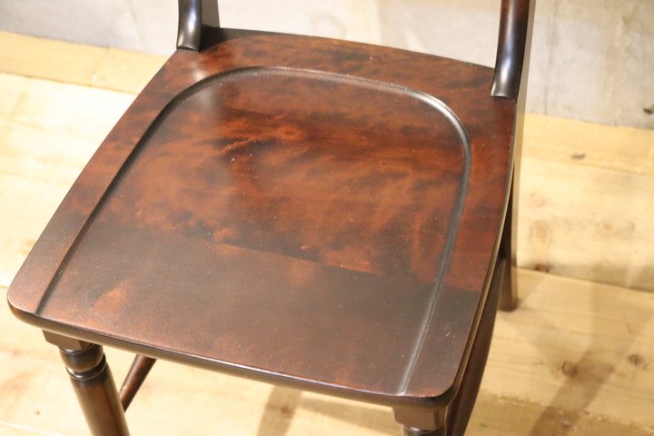 北海道民芸家具(HOKUMIN)のカバ無垢材を使用した、HM686 小椅子です 