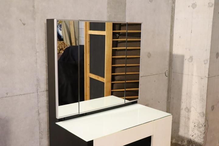 matsunaga(松永家具)よりドレッサーです。すっきりとしたフォルムとシンプルなデザインはモダンでスタイリッシュな印象。収納力抜群です！ -  kokoelma -ココエルマ- 雑貨・中古家具・北欧家具・アンティーク家具の通販 インテリアショップ 多摩市東寺方 インテリアの 