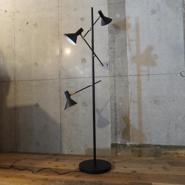 INTERFORM(インターフォルム)の3灯フロアスタンドです。シンプル INTERFORM(インターフォルム)の3灯フロアスタンドです。シンプル
