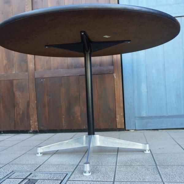 Hermanmiller(ハーマンミラー)社のイームズデザインのコントラクト