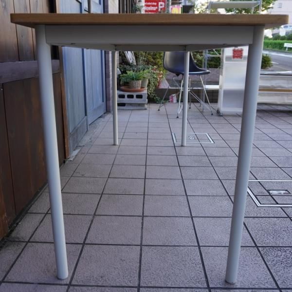 無印良品(MUJI)よりタモ材×スチールのパーソナルデスクです 無印良品(MUJI)よりタモ材×スチールのパーソナルデスクです