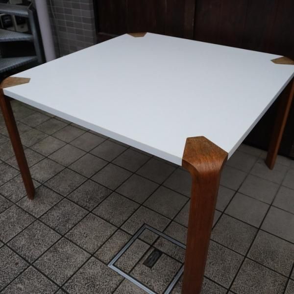 値下げ/Tendo(天童木工)より建築家 坂倉準三の研究所がデザイン 値下げ/Tendo(天童木工)より建築家 坂倉準三の研究所がデザイン