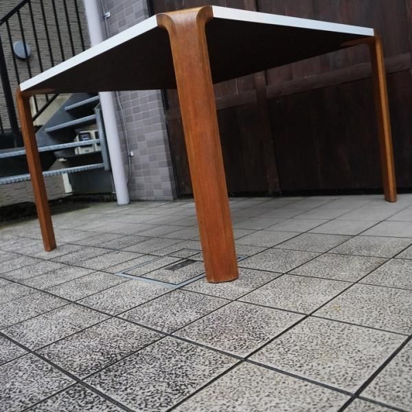 値下げ/Tendo(天童木工)より建築家 坂倉準三の研究所がデザイン 値下げ/Tendo(天童木工)より建築家 坂倉準三の研究所がデザイン
