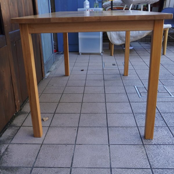 無印良品(MUJI)の希少なタモ材 ダイニングテーブル 140cmです 