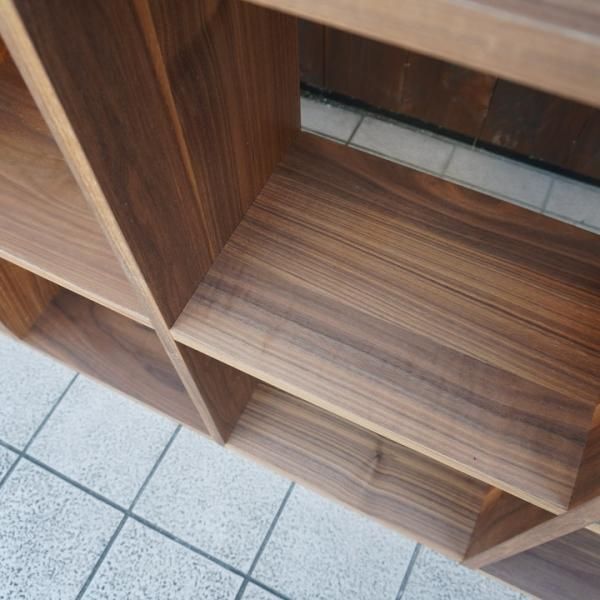 人気の無印良品(MUJI)のウォールナット材 5段・4列スタッキング 人気の無印良品(MUJI)のウォールナット材 5段・4列スタッキング