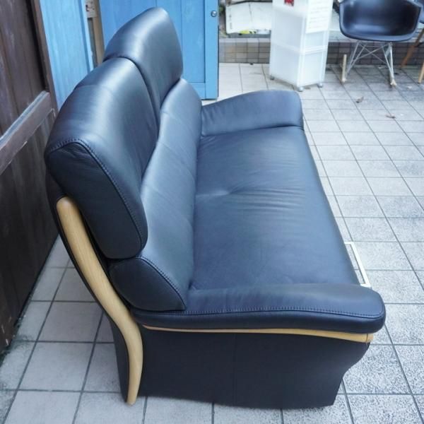 Karimokuカリモクのソファ　2脚 人気のkarimoku(カリモク家具)より本革を使用した ZU42モデル 2人掛け