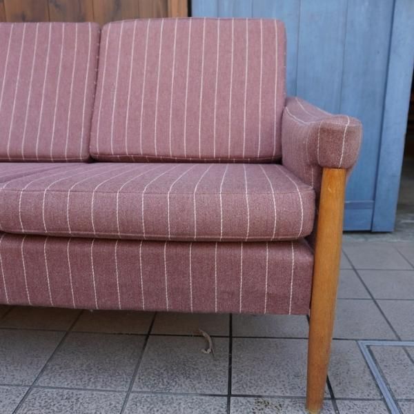 値下げ/デンマークから入荷したオーク材を使用した3人掛けソファ。ストライプ柄の優しい色合いはナチュラルなお部屋のアクセントに♪ゆったりとした掛け 心地のトリプルソファ - kokoelma -ココエルマ- 雑貨・中古家具・北欧家具・アンティーク家具の通販 インテリア 