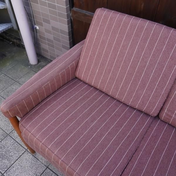値下げ/デンマークから入荷したオーク材を使用した3人掛けソファ。ストライプ柄の優しい色合いはナチュラルなお部屋のアクセントに♪ゆったりとした掛け 心地のトリプルソファ - kokoelma -ココエルマ- 雑貨・中古家具・北欧家具・アンティーク家具の通販 インテリア 