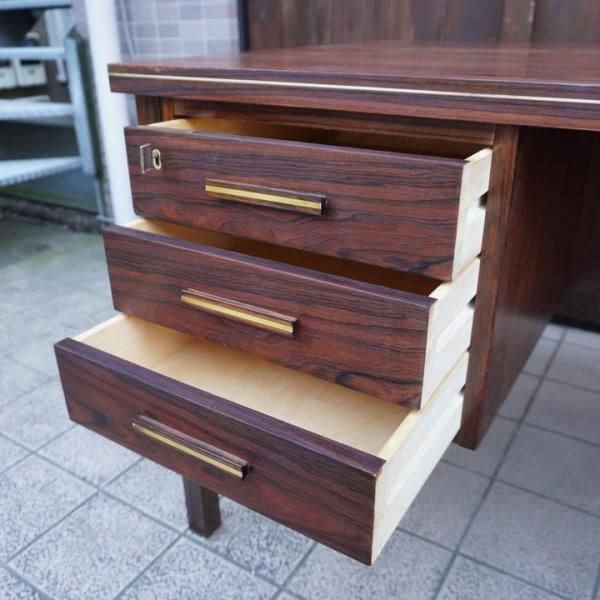 値下げ/デンマークより入荷した、希少なローズウッド材を使用 値下げ/デンマークより入荷した、希少なローズウッド材を使用