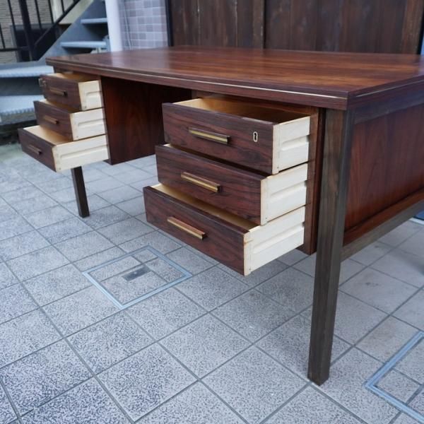 値下げ/デンマークより入荷した、希少なローズウッド材を使用 値下げ/デンマークより入荷した、希少なローズウッド材を使用