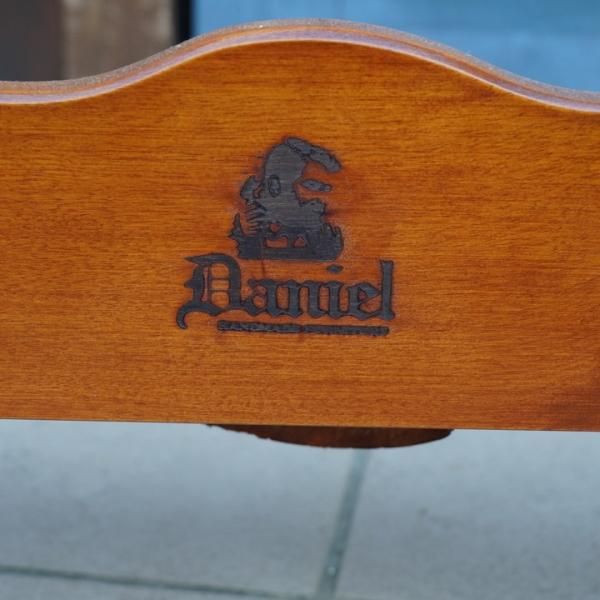 横浜クラシック家具 Daniel(ダニエル)のスリッパラックです。樺 横浜クラシック家具 Daniel(ダニエル)のスリッパラックです。樺