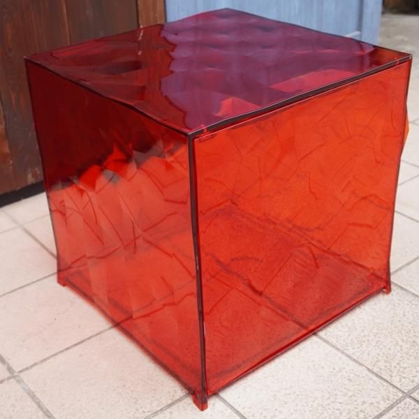 イタリアのデザイナーズ家具ブランドKARTELL(カルテル)のOPTIC イタリアのデザイナーズ家具ブランドKARTELL(カルテル)のOPTIC