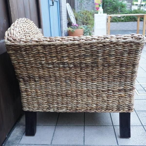 バナナリーフを使用した2人掛けソファです。ナチュラルな雰囲気 バナナリーフを使用した2人掛けソファです。ナチュラルな雰囲気