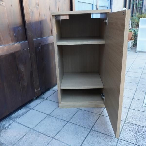 無印良品(MUJI)のオーク材キャビネットです。リビングボードや