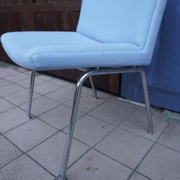 値下げ/AP Stolen(APストーレン)社のHans J. Wegner(ハンス・J・ウェグナー)デザインAP37カストラップチェアです。 ライトブルーの優しい色合いとスチール脚がアクセントに② - kokoelma -ココエルマ- 雑貨・中古家具・北欧家具・アンティーク家具の通販  インテリア 