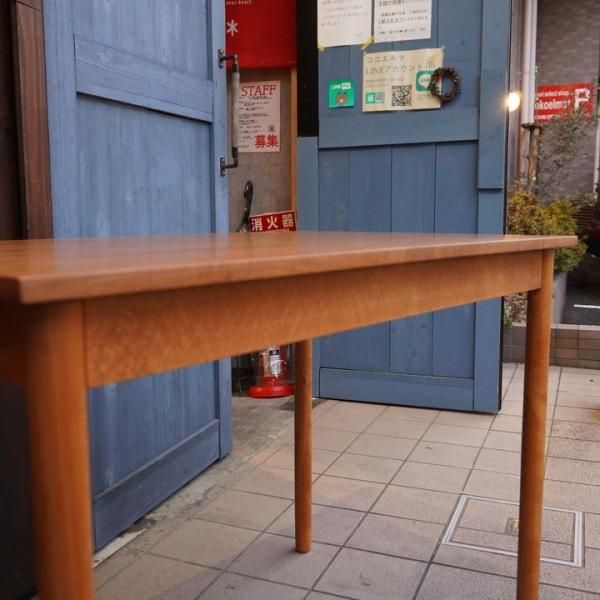 デンマークから入荷したチーク材を使用したパーソナルデスク♪北欧らしいシンプルなフォルムが魅力的なヴィンテージ北欧家具です。省スペースのコンパクトテーブルは在宅ワークや2人暮らしにも☆  - kokoelma -ココエルマ- 雑貨・中古家具・北欧家具・アンティーク家具の 