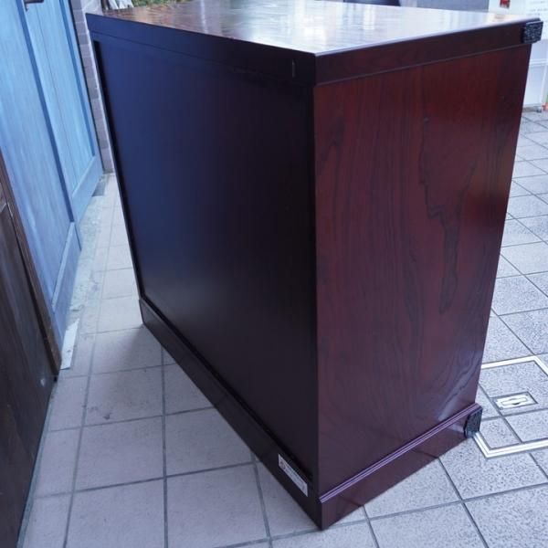 四国高松の伝統工芸 飛鳥工芸家具の欅材 和箪笥です。隅金具を 四国高松の伝統工芸 飛鳥工芸家具の欅材 和箪笥です。隅金具を