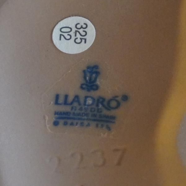値下げ/スペインLLADRO(リヤドロ)社の陶器人形の置物『フィギュ 値下げ/スペインLLADRO(リヤドロ)社の陶器人形の置物『フィギュ