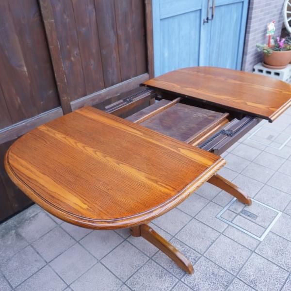 Shin Lee(シンリー)の伸長式ダイニングテーブルです Shin Lee(シンリー)の伸長式ダイニングテーブルです