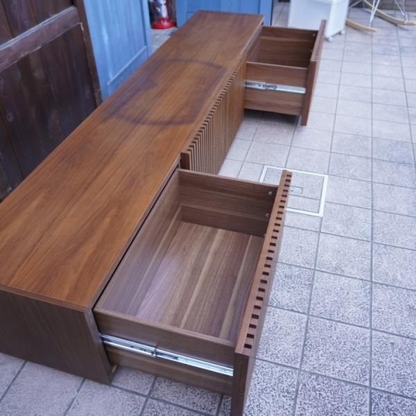 Armonia(アルモニア) のウォールナット材 Lussy テレビボード Armonia(アルモニア) のウォールナット材 Lussy テレビボード