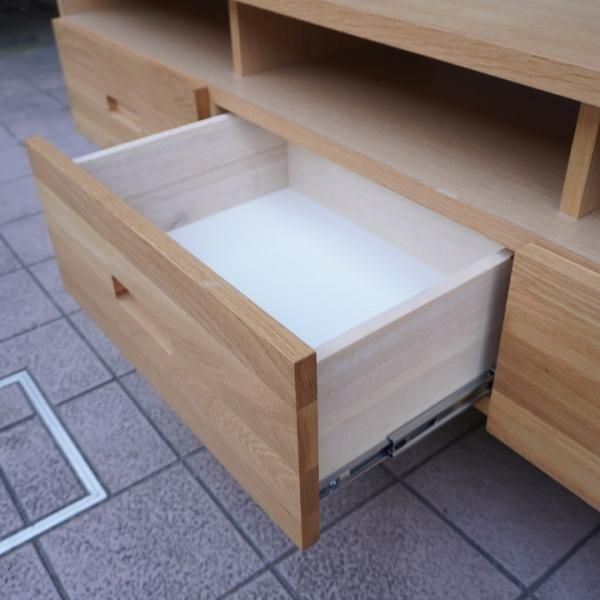 人気のunico(ウニコ)よりHUTTE(ヒュッテ)シリーズ のオーク材TVボード