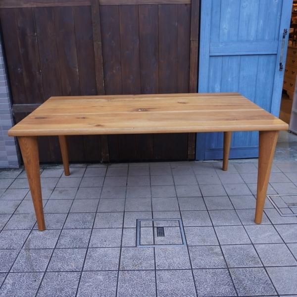 飛騨高山の家具メーカー キツツキマークの飛騨産業(HIDA)。森の 飛騨高山の家具メーカー キツツキマークの飛騨産業(HIDA)。森の