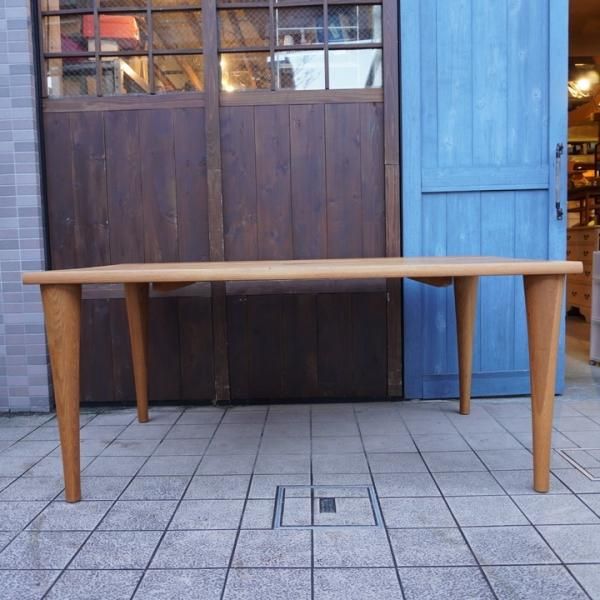 飛騨高山の家具メーカー キツツキマークの飛騨産業(HIDA)。森の 飛騨高山の家具メーカー キツツキマークの飛騨産業(HIDA)。森の
