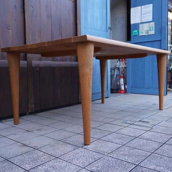 飛騨高山の家具メーカー キツツキマークの飛騨産業(HIDA)。森の 飛騨高山の家具メーカー キツツキマークの飛騨産業(HIDA)。森の