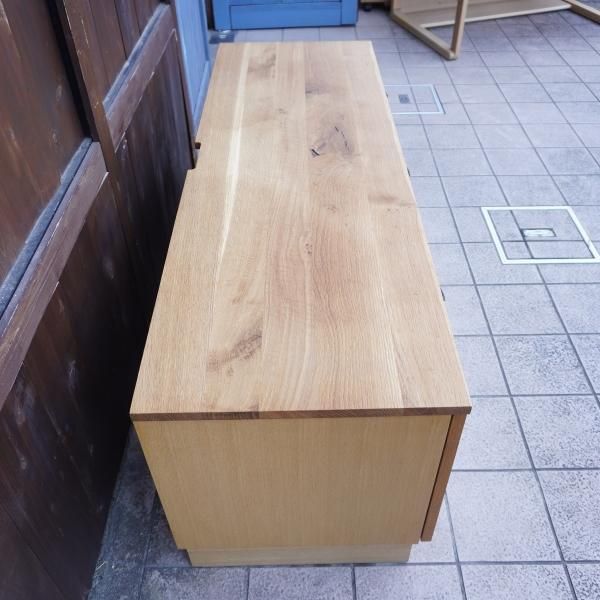 値下げ/飛騨高山の家具メーカー キツツキマークの飛騨産業(HIDA)。森のことばシリーズのオーク無垢材(節入り) AVキャビネット。天然木が美しいナチュラルなテレビボードは和モダン。 - kokoelma -ココエルマ- 雑貨・中古家具・北欧家具・アンティーク家具の通販 値下げ/飛騨高山の家具メーカー キツツキマークの飛騨産業(HIDA)。森のことばシリーズのオーク無垢材(節入り) AVキャビネット。天然木が美しいナチュラルなテレビボードは和モダン。 - kokoelma -ココエルマ- 雑貨・中古家具・北欧家具・アンティーク家具の通販