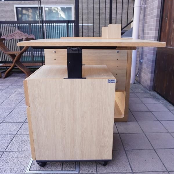 karimoku(カリモク)とBenesse(ベネッセ)のコラボ商品 karimoku(カリモク)とBenesse(ベネッセ)のコラボ商品