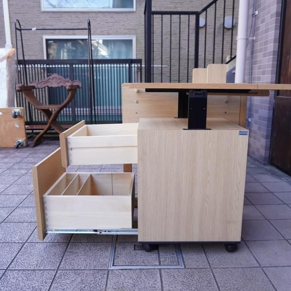 karimoku(カリモク)とBenesse(ベネッセ)のコラボ商品