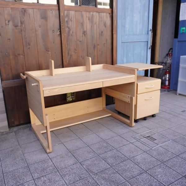 karimoku(カリモク)とBenesse(ベネッセ)のコラボ商品 karimoku(カリモク)とBenesse(ベネッセ)のコラボ商品