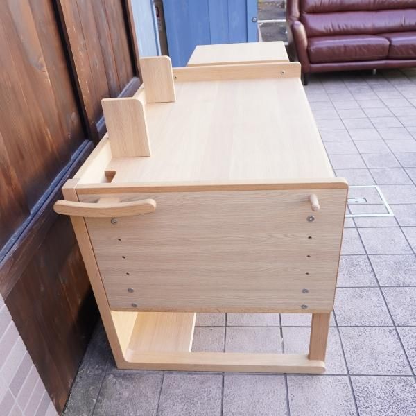 karimoku(カリモク)とBenesse(ベネッセ)のコラボ商品 karimoku(カリモク)とBenesse(ベネッセ)のコラボ商品
