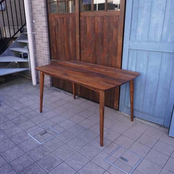 IDC OTSUKA(大塚家具)の木の素材感を楽しめるダイニングテーブル IDC OTSUKA(大塚家具)の木の素材感を楽しめるダイニングテーブル