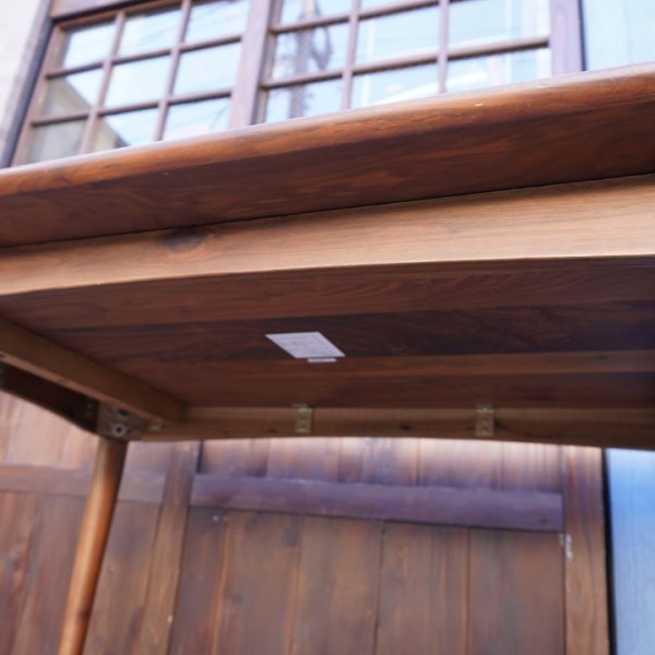 IDC OTSUKA(大塚家具)の木の素材感を楽しめるダイニングテーブル