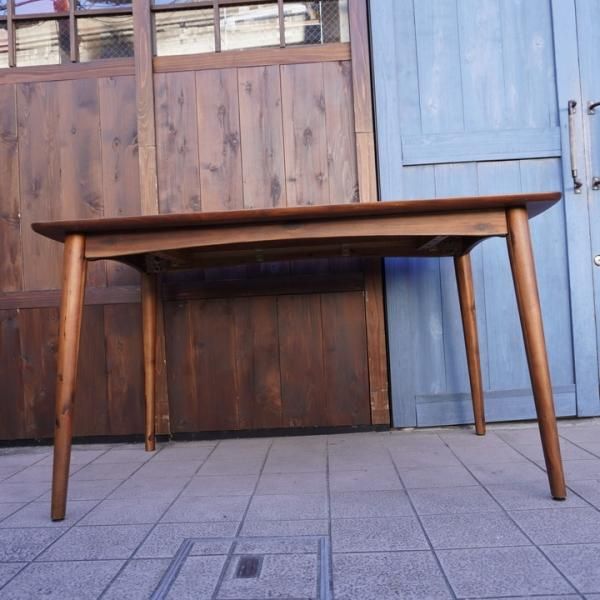 IDC OTSUKA(大塚家具)の木の素材感を楽しめるダイニングテーブル IDC OTSUKA(大塚家具)の木の素材感を楽しめるダイニングテーブル