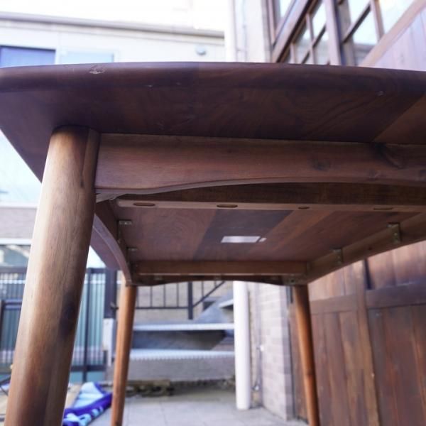 IDC OTSUKA(大塚家具)の木の素材感を楽しめるダイニングテーブル IDC OTSUKA(大塚家具)の木の素材感を楽しめるダイニングテーブル