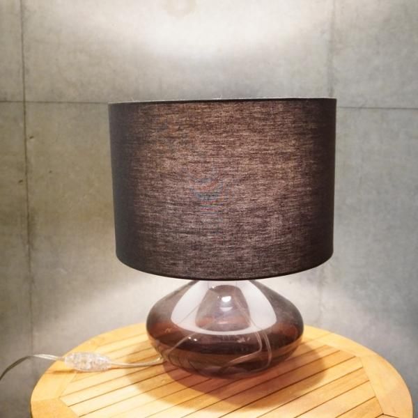 展示品◇DI CLASSE(ディクラッセ)のAcqua(アクア)テーブルランプ。ブラックガラスの美しい曲線がまるで水面を思わせるシンプルなライト。 上下からこぼれる光が陰影を作り出し奥行のある空間に。① - kokoelma -ココエルマ- 雑貨・中古家具・北欧家具・アンティーク家具の 