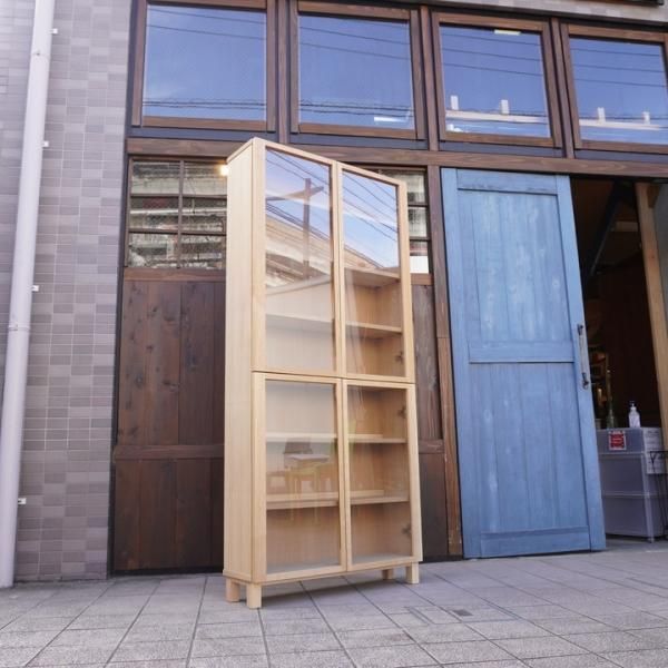 人気の無印良品のタモ材 ガラス扉/スリム 木製収納です