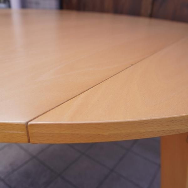 イタリアのCalligaris(カリガリス)社のビーチ材伸長式ダイニング イタリアのCalligaris(カリガリス)社のビーチ材伸長式ダイニング