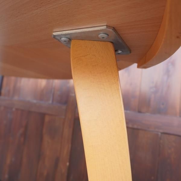 イタリアのCalligaris(カリガリス)社のビーチ材伸長式ダイニング イタリアのCalligaris(カリガリス)社のビーチ材伸長式ダイニング