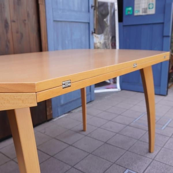 イタリアのCalligaris(カリガリス)社のビーチ材伸長式ダイニング イタリアのCalligaris(カリガリス)社のビーチ材伸長式ダイニング