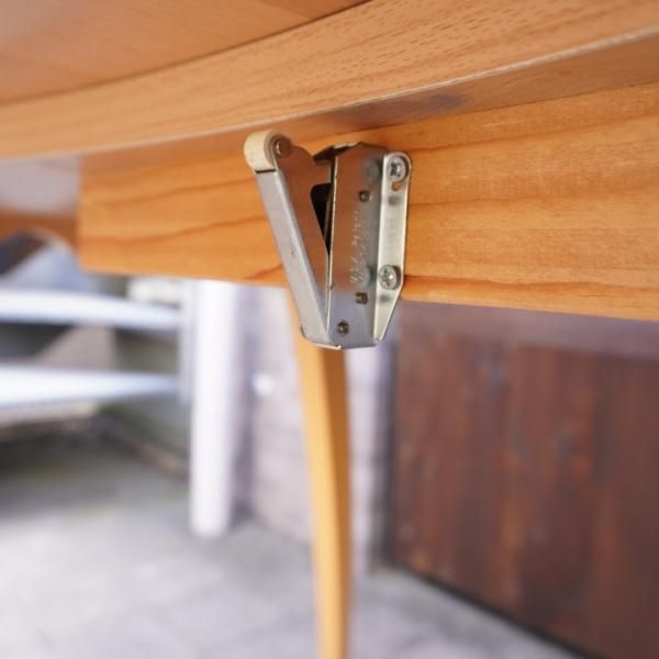 イタリアのCalligaris(カリガリス)社のビーチ材伸長式ダイニング イタリアのCalligaris(カリガリス)社のビーチ材伸長式ダイニング
