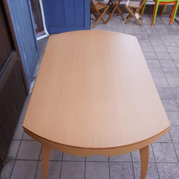 イタリアのCalligaris(カリガリス)社のビーチ材伸長式ダイニング イタリアのCalligaris(カリガリス)社のビーチ材伸長式ダイニング
