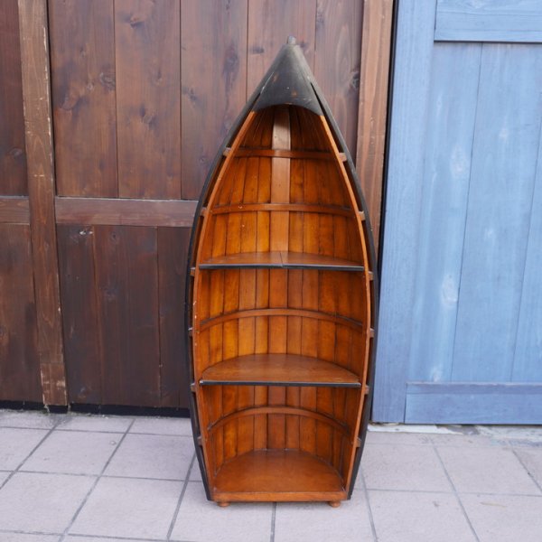 古木のような風合いが美しいボート型シェルフです。船をモチーフとした 