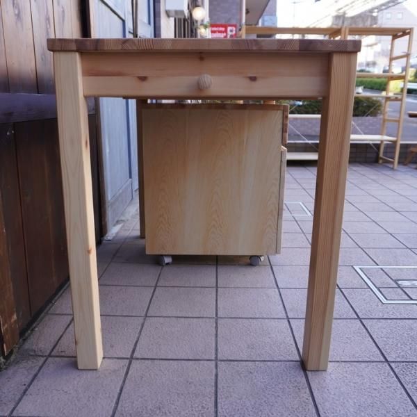 無印良品(MUJI)のパイン材シリーズのパーソナルデスク 無印良品(MUJI)のパイン材シリーズのパーソナルデスク