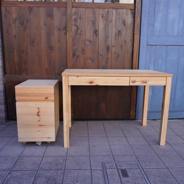 無印良品(MUJI)のパイン材シリーズのパーソナルデスク 無印良品(MUJI)のパイン材シリーズのパーソナルデスク